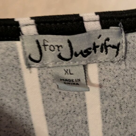J for Justify Size XL Jumper - Y2K - Picture 3 of 3